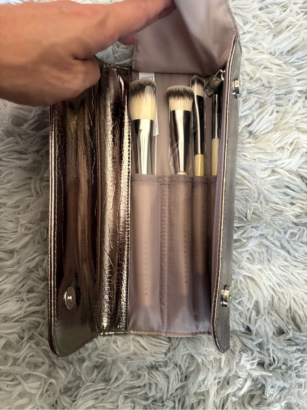 Chantecaille Ultimate Brush Set - White Box - Picture 4 of 4